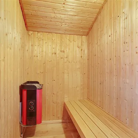 Three-bedroom Holiday In * Hals