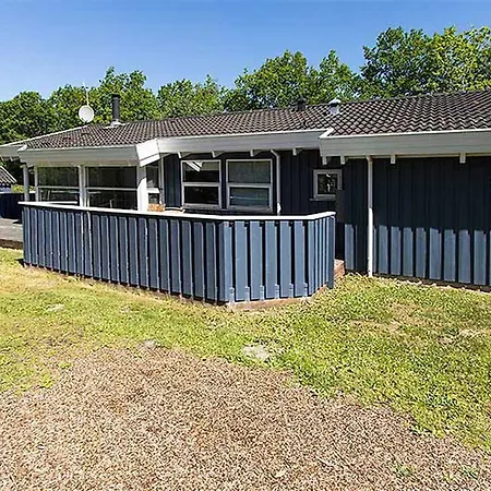 Three-bedroom Holiday In * Hals