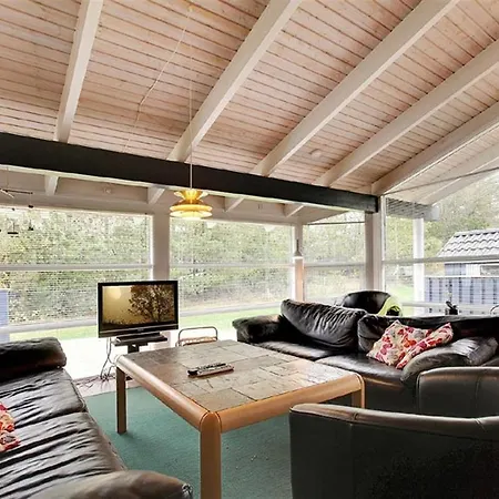 Three-bedroom Holiday In * Hals