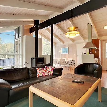 Three-bedroom Holiday In * Hals