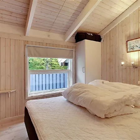 Feriehus Three-bedroom Holiday In *