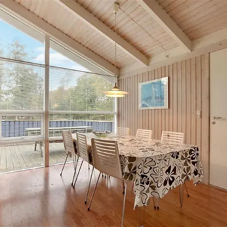 Feriehus Three-bedroom Holiday In *